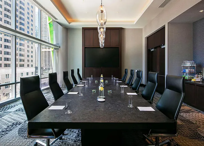 Thewit Chicago, A Hilton Hotel 4*