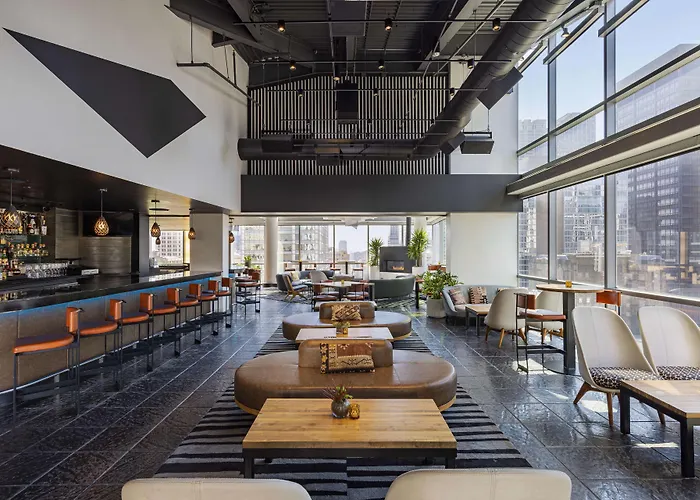 Thewit Chicago, A Hilton 4*